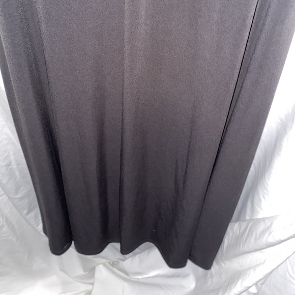 ✨ Jewel Neck Gown - Picture 4 of 6